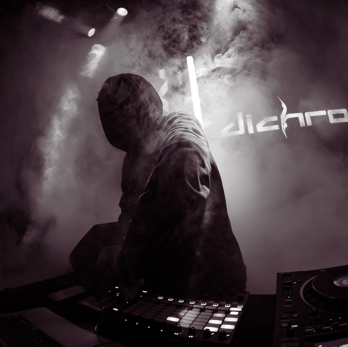 DICHRO — Press Photo