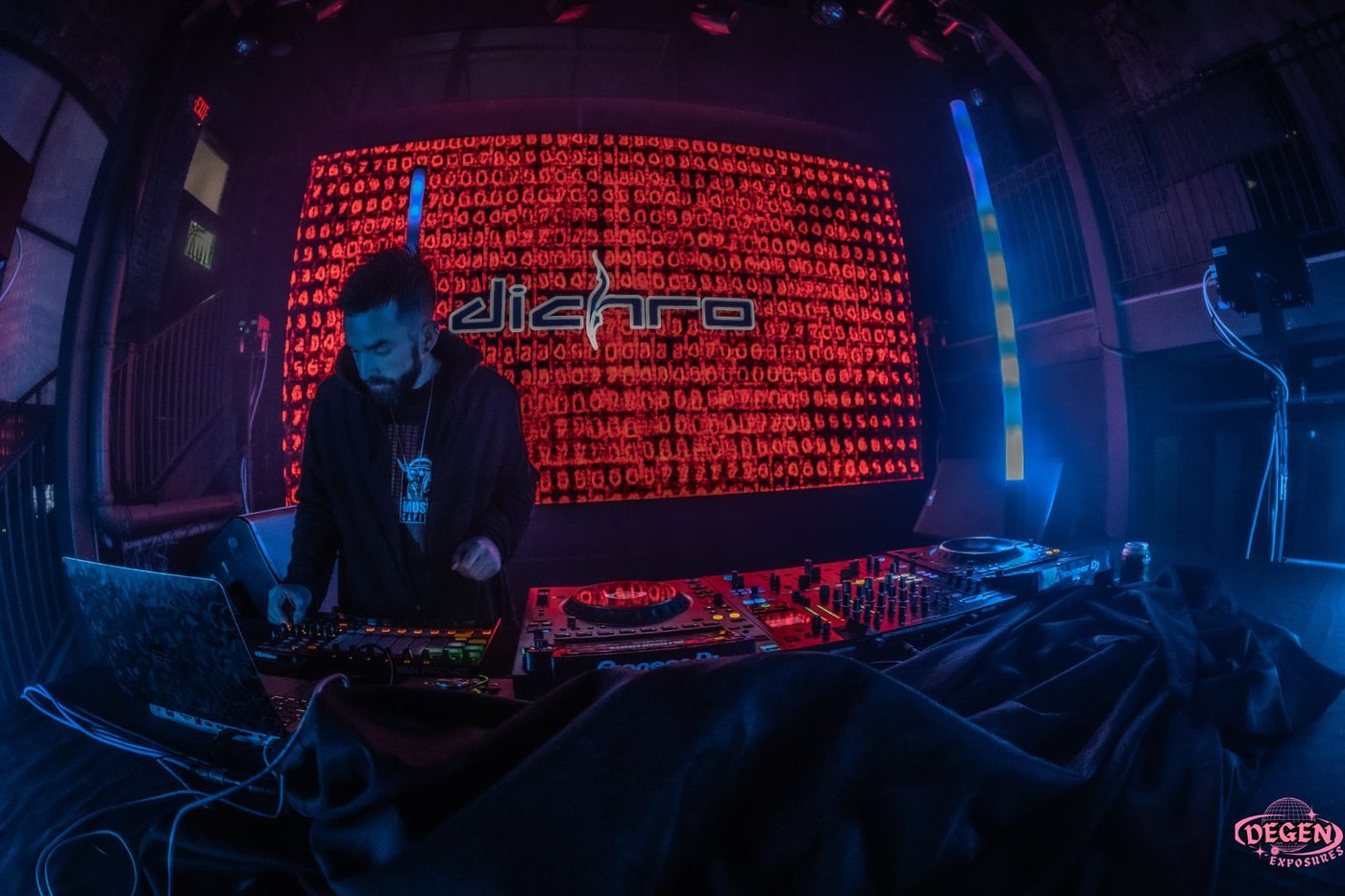 DICHRO live — Matrix LED wall